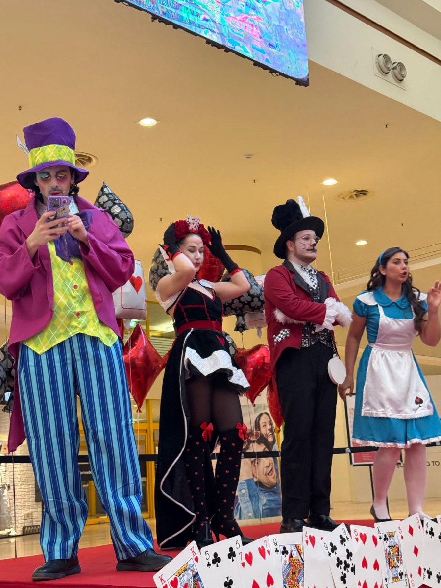 Alice nel Paese delle Meraviglie anima il Carnevale al Centro Globo - 6