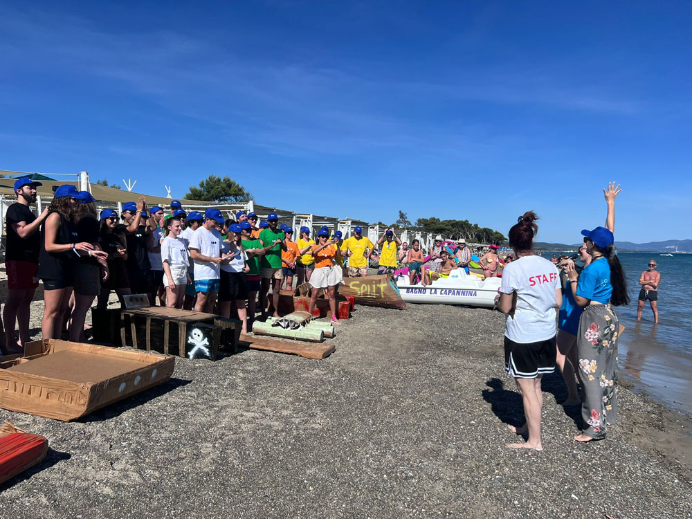 Carton boat in riva al mare: un team building dinamico e coinvolgente per tutta l'azienda - 2