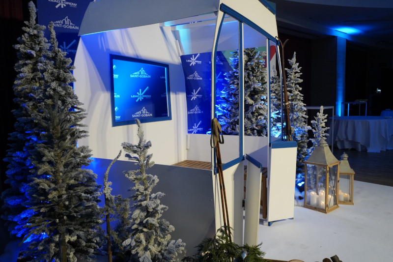 Kick-off aziendale Saint-Gobain 2026: allestimenti creativi a tema montagna a Milano - 0