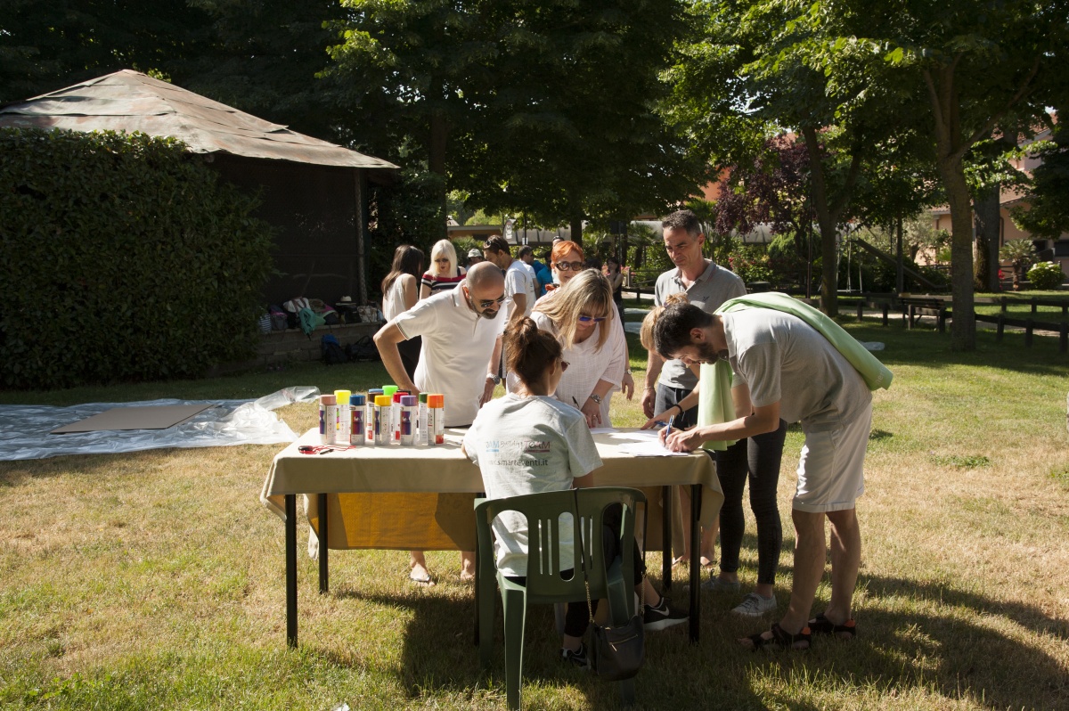 Smart Eventi: Team building carton boat per Daimler Merfina - 2