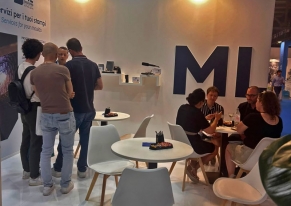 Come si progetta uno stand fieristico che sembri una galleria d'arte? Il case study ML Engraving racconta il percorso creativo, le sfide tecniche e il risultato finale che ha conquistato visitatori e cliente