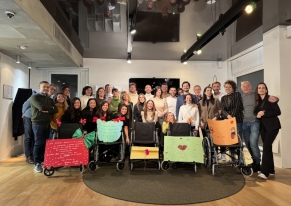 Insieme a NOLOOP, abbiamo realizzato per Merz Aesthetics un "CHAIRITY BUILDING", un'innovativa esperienza di team building che unisce solidarietà e lavoro di squadra.